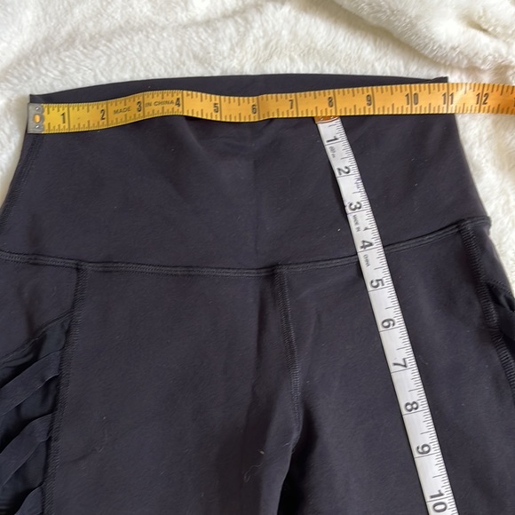 ALO Yoga Black CHEVRON CAPRI Leggings S - Picture 2 of 6